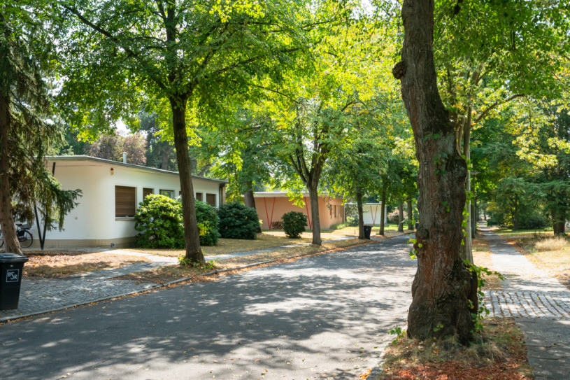 plush74 berlin location rental film scout photo village american style38