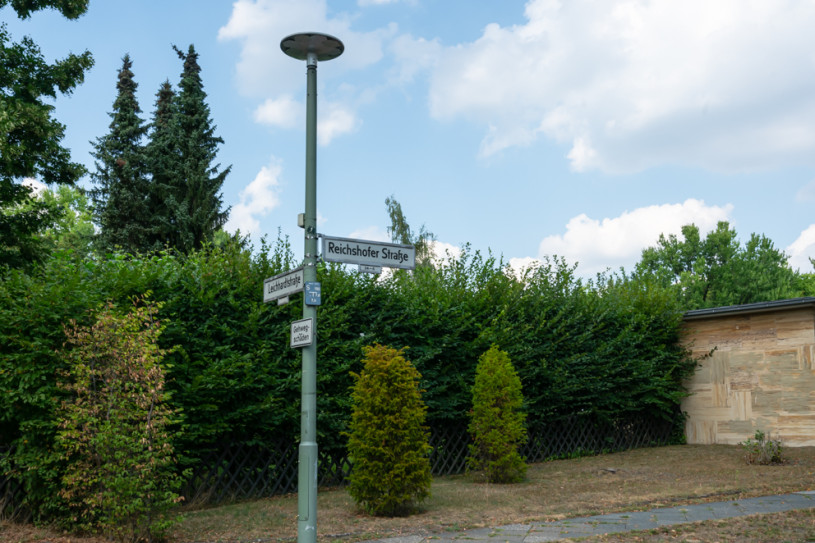 plush74 berlin location rental film scout photo village american style47