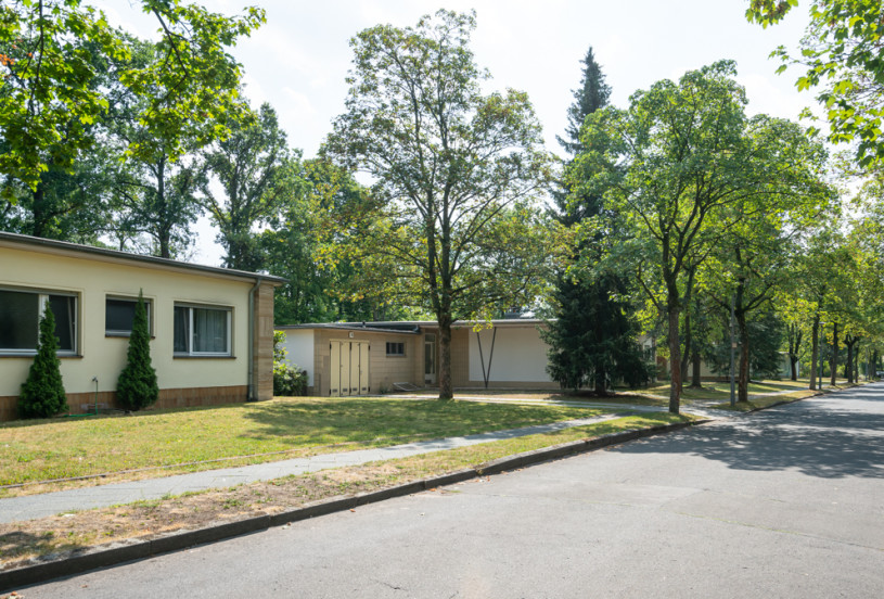 plush74 berlin location rental film scout photo village american style9