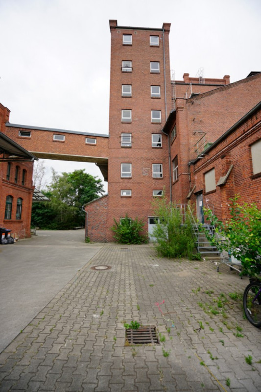 peluche74 berlín almacén industrial galería arte localización película foto evento scout 23