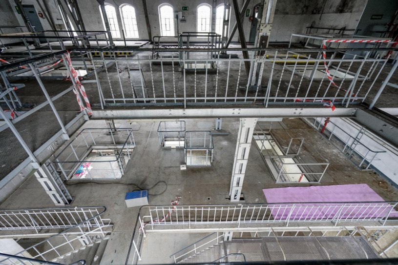 plush74 berlin warehouse industrial gallery art location film photo event scout 54