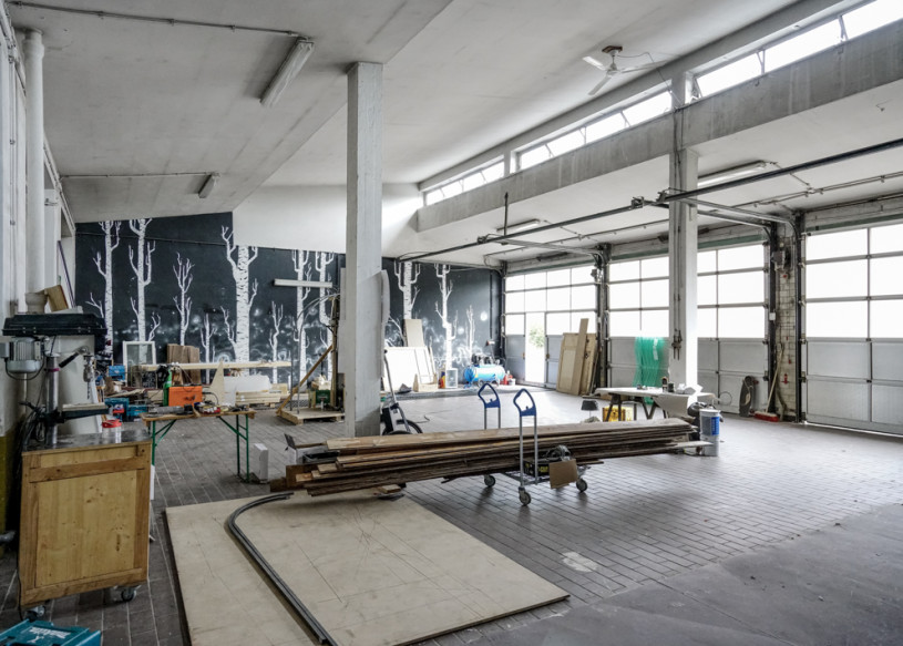 plush74 berlin warehouse industrial gallery art location film photo event scout 8