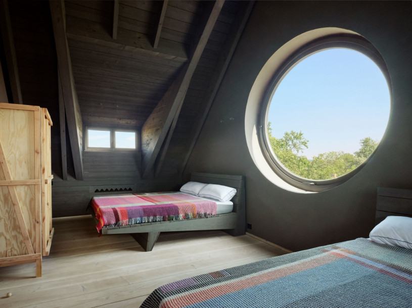 plush74 black country house 1