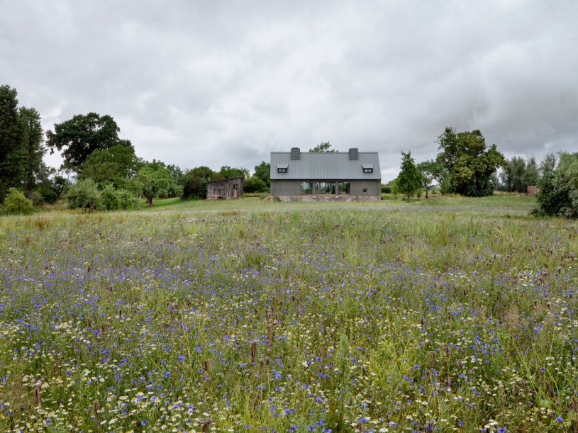 plush74 black country house 16