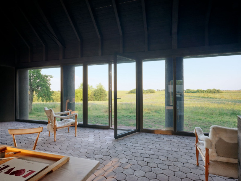 plush74 black country house 5