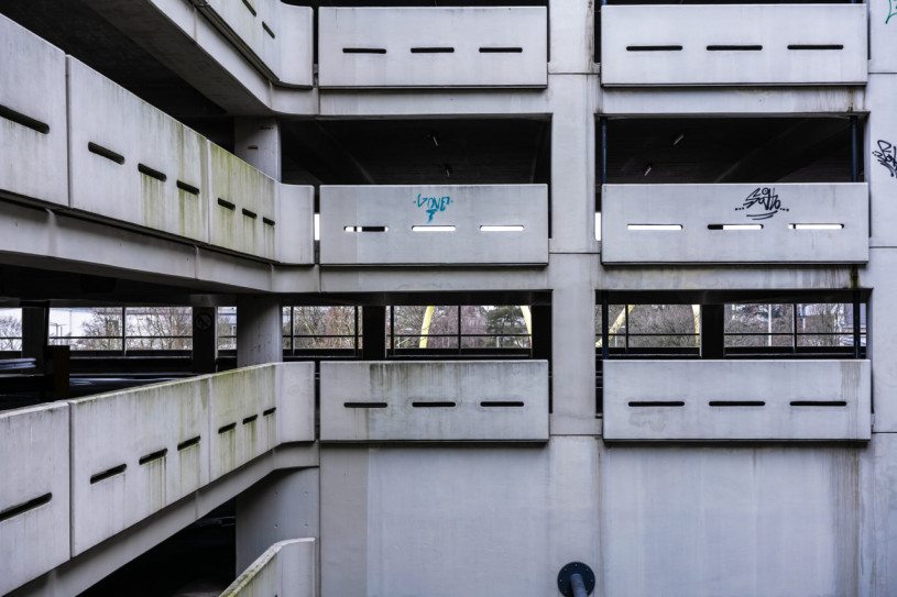 peluche74 parcheggio brutalista berlino 11