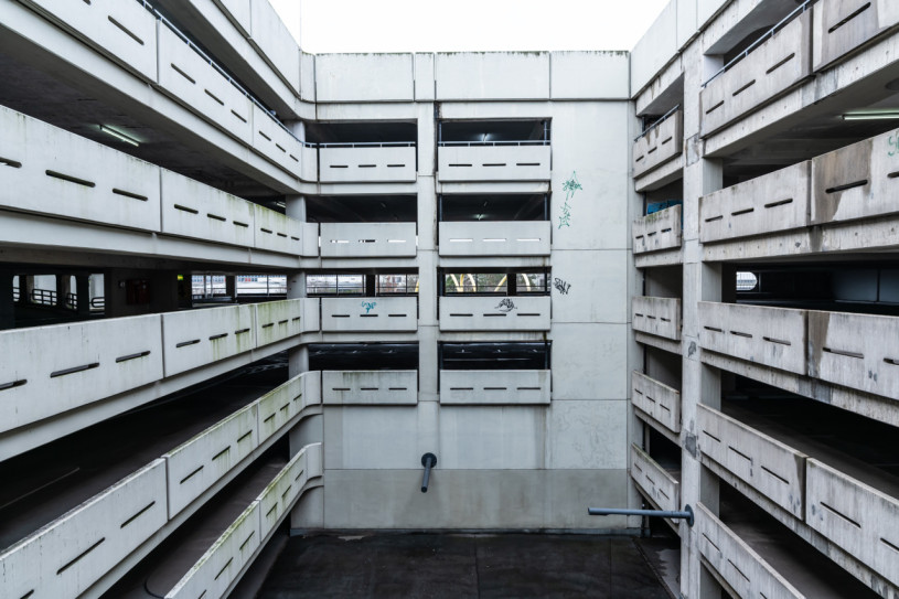 peluche74 garage brutalista berlino 16