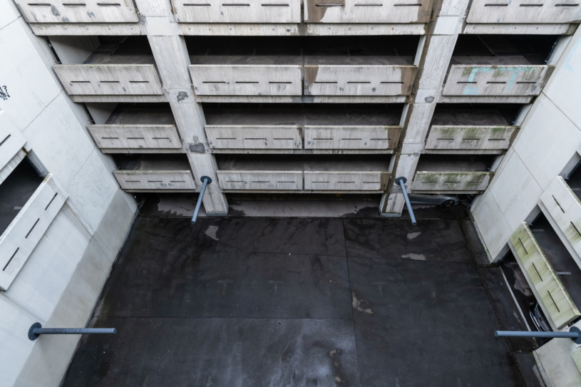 peluche74 garage brutalista berlino 17