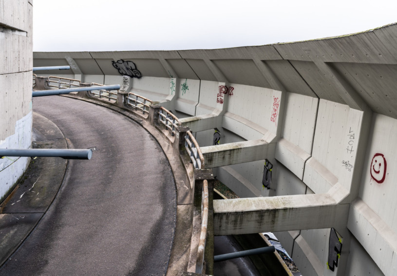 peluche74 parcheggio brutalista berlino 24