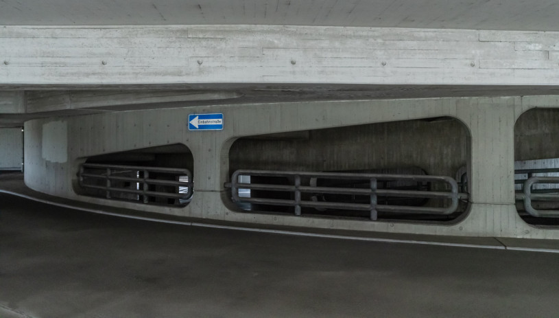 peluche74 parcheggio brutalista berlino 27