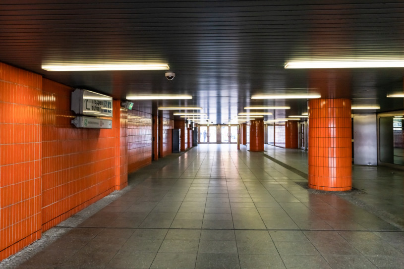 peluche74 parcheggio brutalista berlino 45