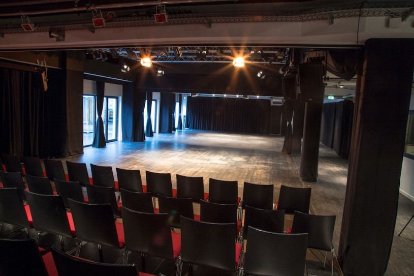 plush74 central theater kreuzberg 8