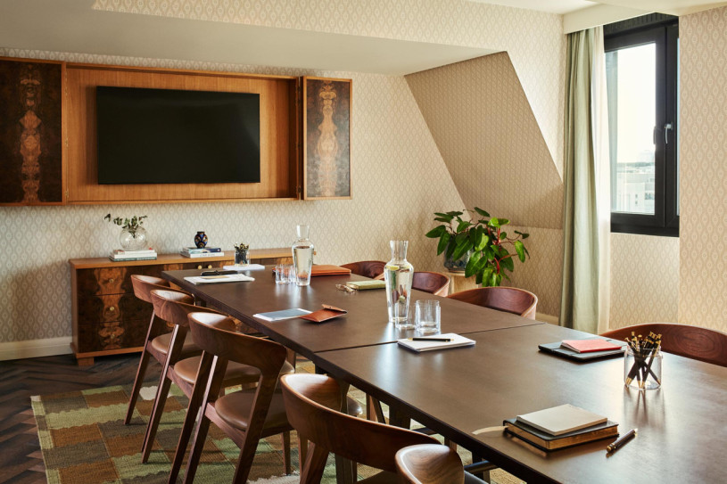 plush74 charlottenburg039s elegant modern retreat 21