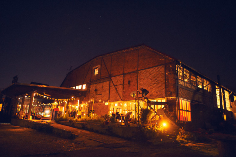 plush74 charming industrial terrace with water dock 3