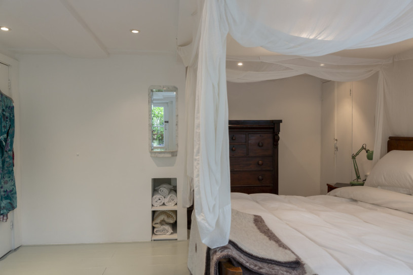 plush74 classic canal house location amsterdam 18