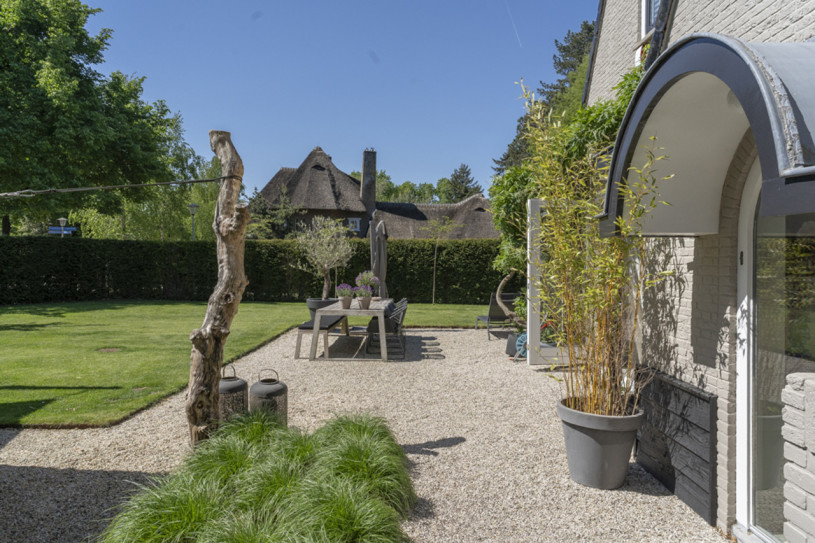 plush74 clean modern villa laren 43