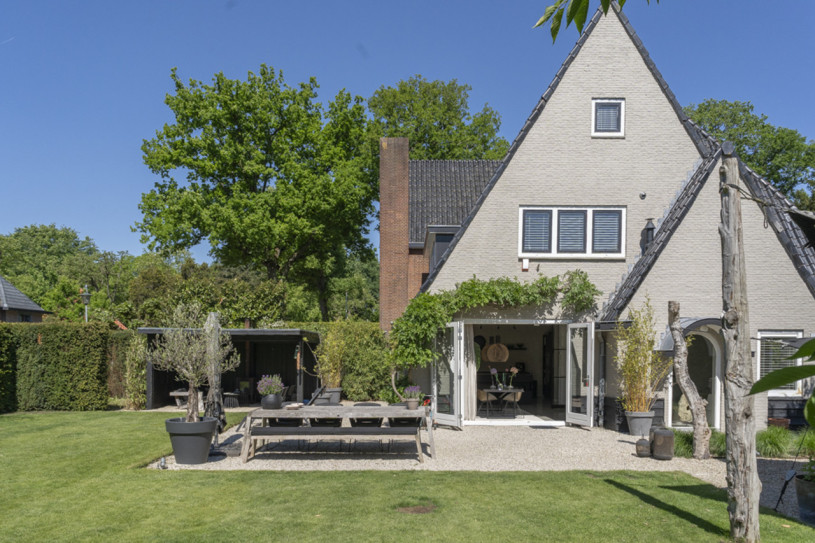 plush74 clean modern villa laren 48