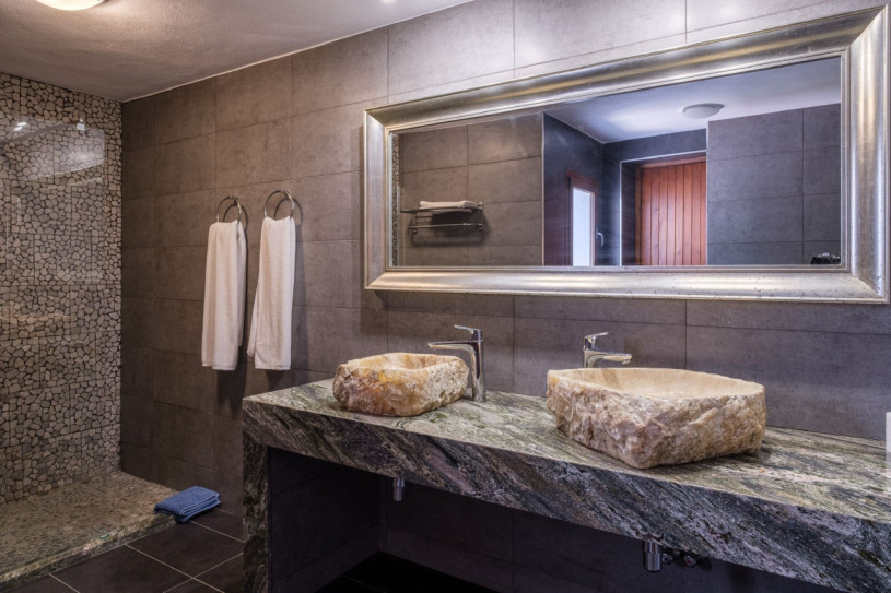 plush74 colourful charm villa 10