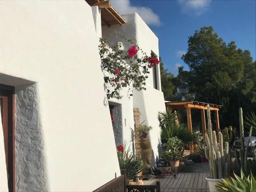 plush74 colourful charm villa 16