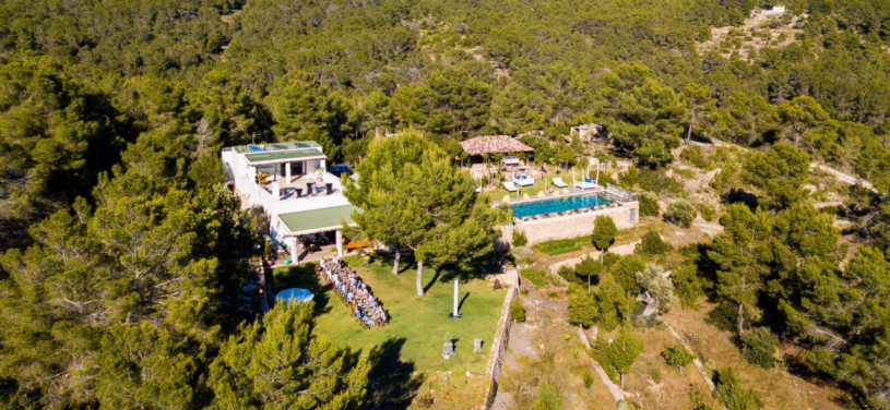 plush74 colourful charm villa 18