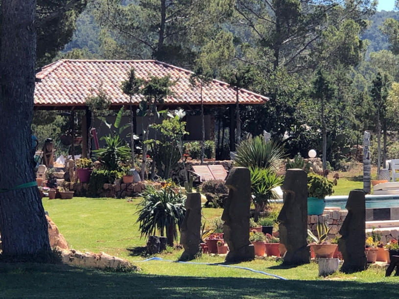 plush74 colourful charm villa 19