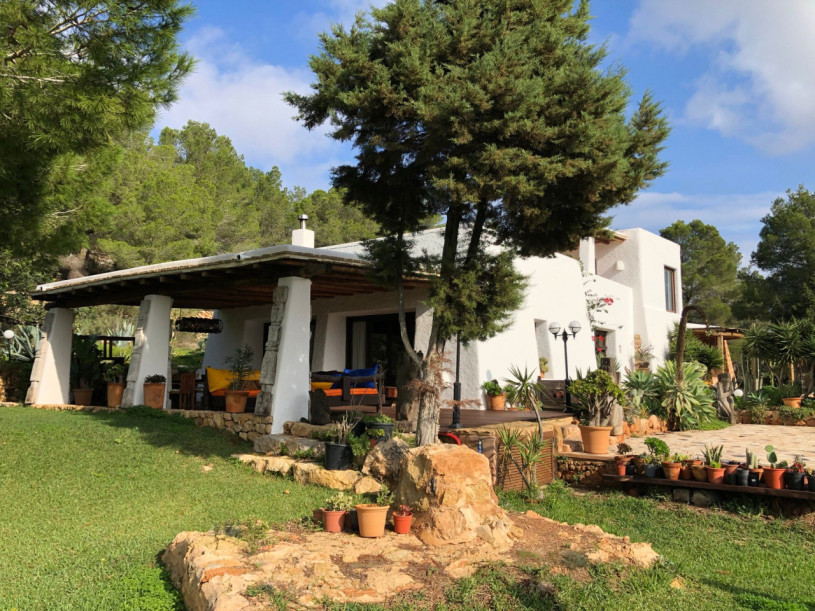 plush74 colourful charm villa 20