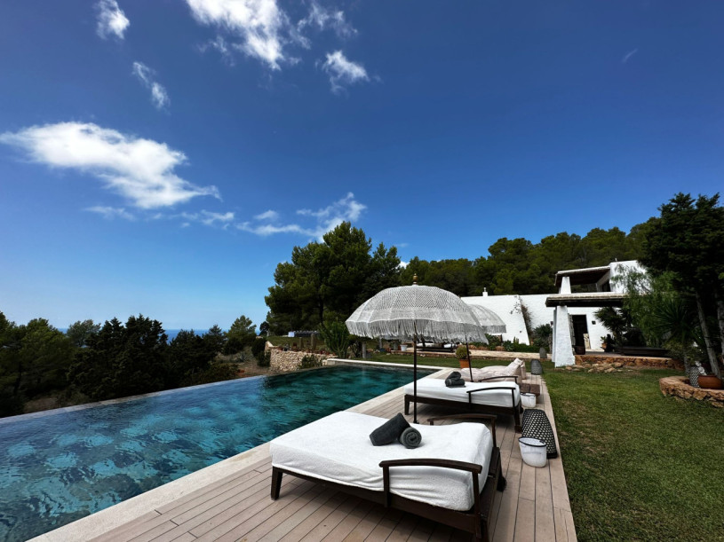 plush74 colourful charm villa 7