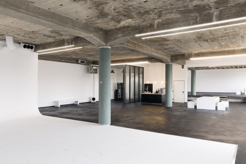 plush74 concrete glass studios 15