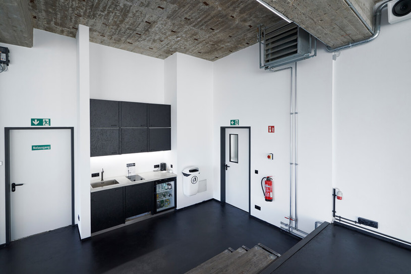 plush74 concrete glass studios 20