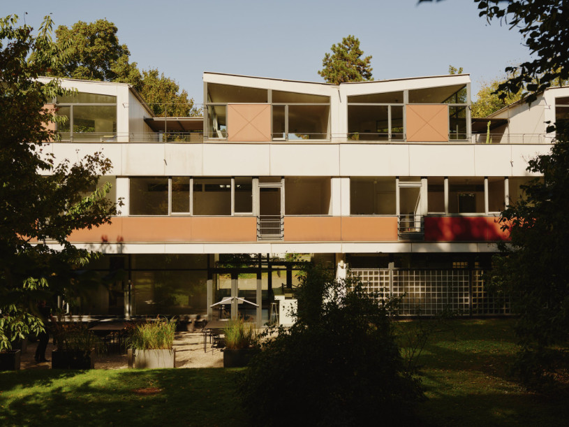 plush74 eternithaus im hansaviertel bar entrance terrace 4