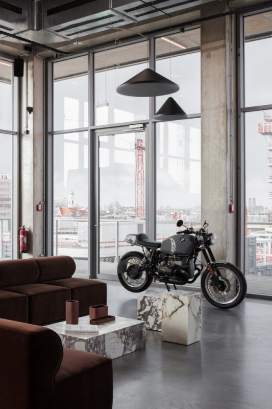 plush74 film foto event location deutschland münchen rooftop kitchen sports suite 13