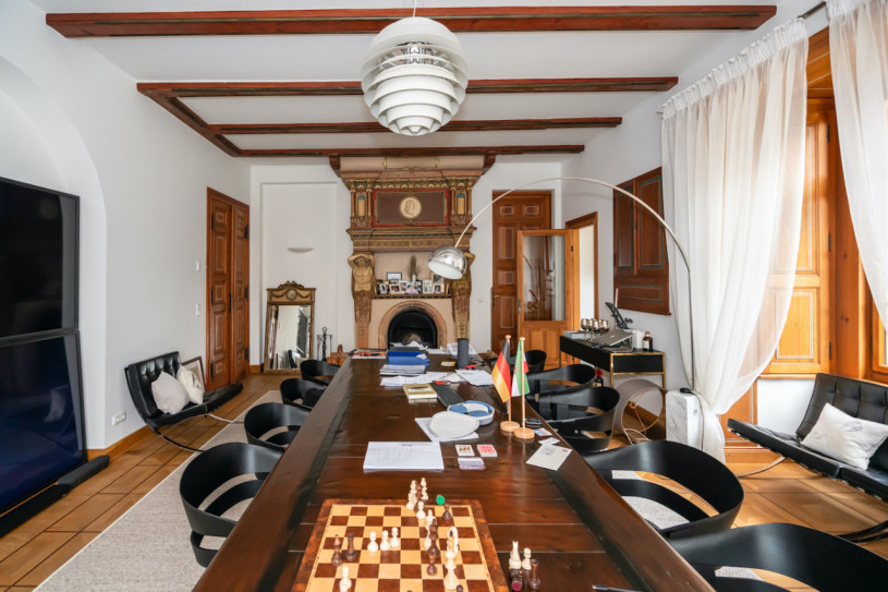 plush74 film photo shooting location scouting castle villa potsdam garden20