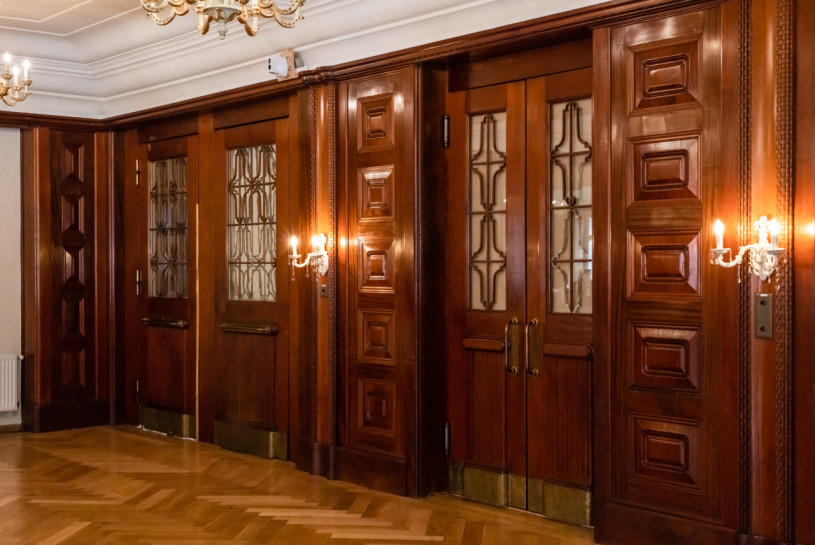 plush74 grand history hotel 46