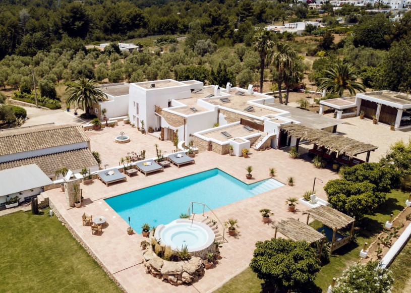 plush74 historic farmhouse villa 1