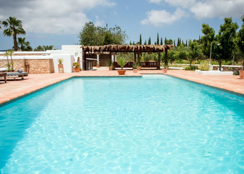 plush74 historic farmhouse villa 3