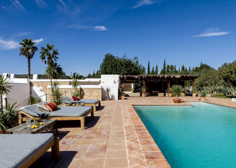 plush74 historic farmhouse villa 5