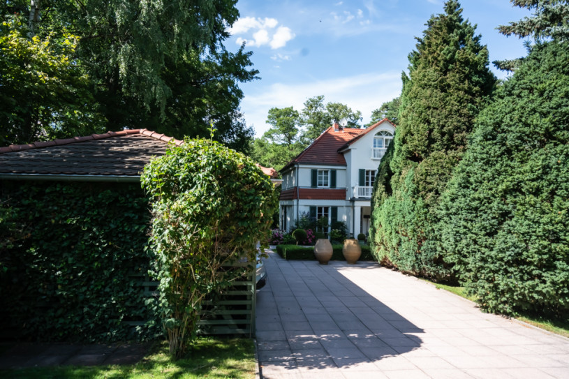 plüsch74 haus vermietung film foto villa deutschland berlin scout agentur hell garden24