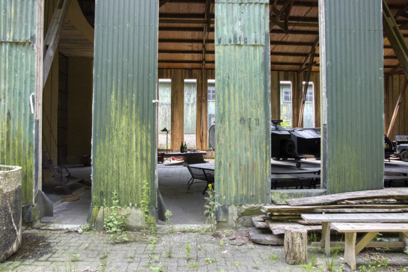 plush74 industrial counter shelter 42