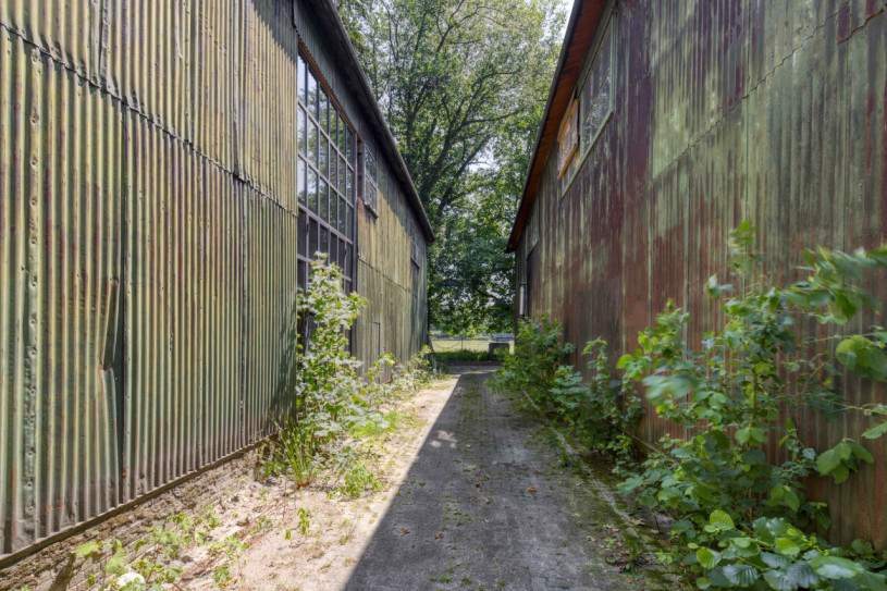 plush74 industrial counter shelter 62