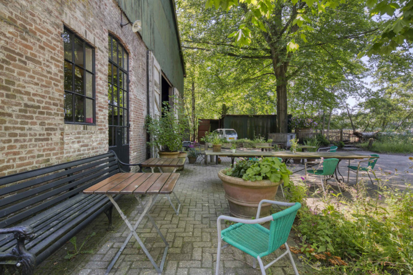 plush74 industrial counter shelter 66 (1)