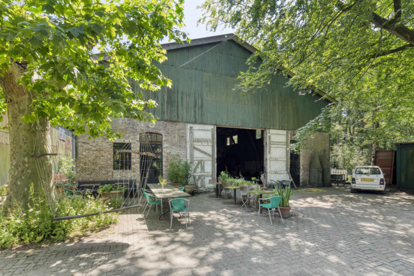 plush74 industrial counter shelter 71