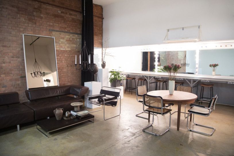 plush74 infinity cove bricl wall studio 6