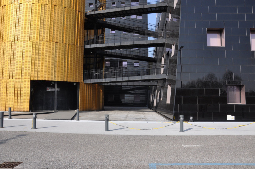 plush74 italy milano location rent shoot film photo streets parking modern architecture glass 13