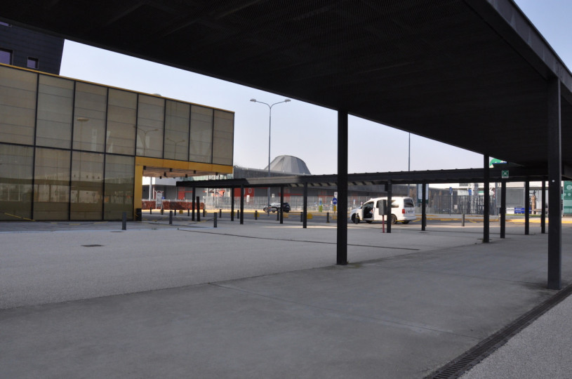 plush74 italy milano location rent shoot film photo streets parking modern architecture glass 23