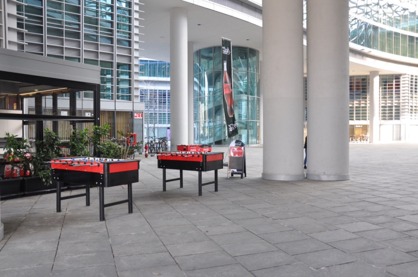 plush74 Italien Mailand Drehort mieten Film Foto Straßen Platz moderne Architektur Glas 12