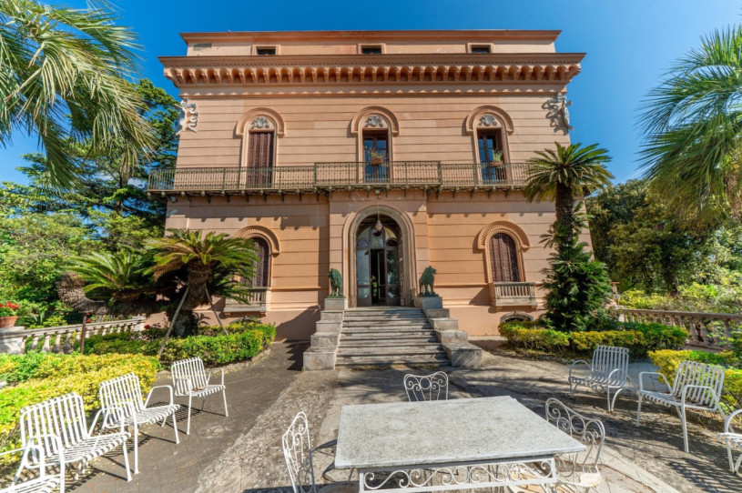 plush74 italy napoli location rent shoot film photo villa garden 1