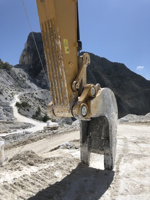 plush74 italy tuscany location rent shoot film photo marble quarry mountain 13