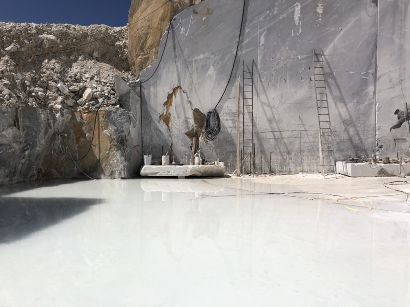 plush74 italy tuscany location rent shoot film photo marble quarry mountain 15
