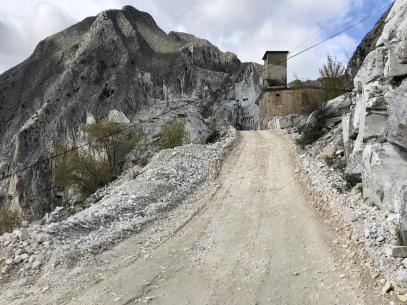 plush74 italy tuscany location rent shoot film photo marble quarry mountain 25