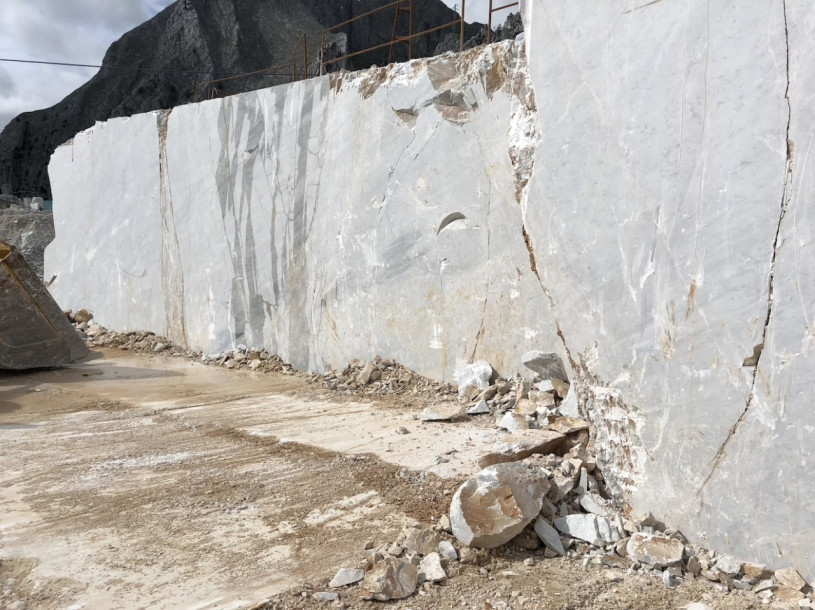 plush74 italy tuscany location rent shoot film photo marble quarry mountain 27